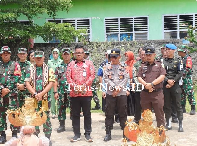 Sekretaris Daerah Machiavelli HT Hadiri Kunjungan TMMD ke 126 di Kampung Sriwijaya, Kecamatan Umpu Semenguk